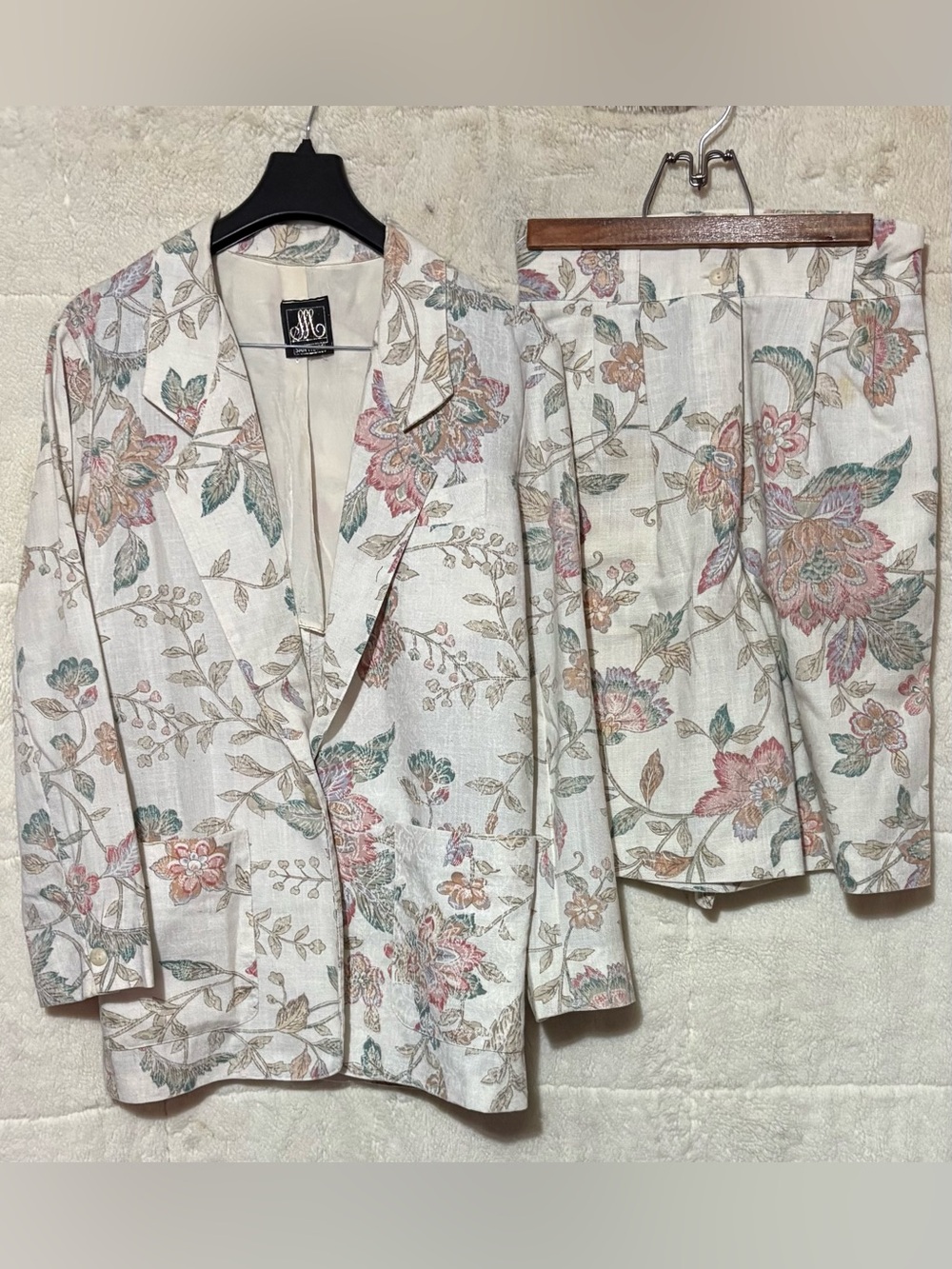 San Moire Floral Linen-Blend Blazer & Short Suit Set in Pastel & Cream Size Smal